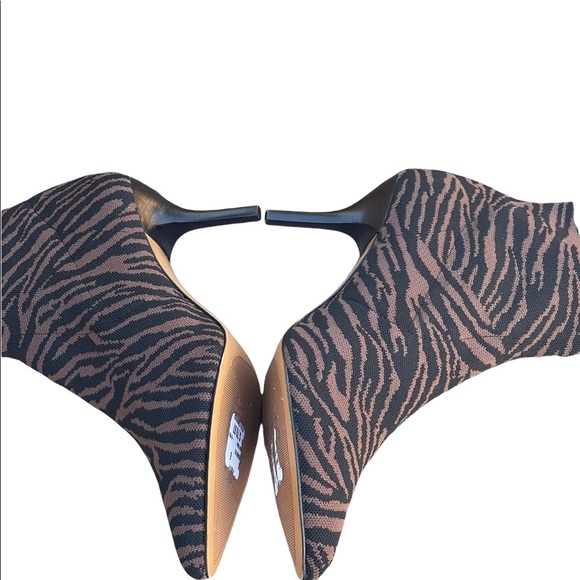 Vince Camuto women boots|  Animal Print | Color: Black /brown | Size: 8M (38.5) - Picture 8 of 13